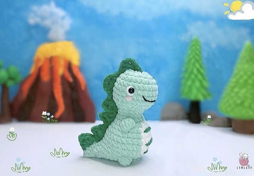 No sew dinosaur amigurumi displayed in a playful handmade scene highlighting cute proportions and soft crochet texture