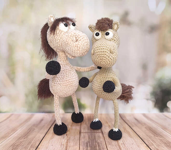 Free Horse Crochet Pattern: Showcasing the elegant final look of this free amigurumi project. It is a rewarding DIY activity for every passionate and dedicated crochet enthusiast.